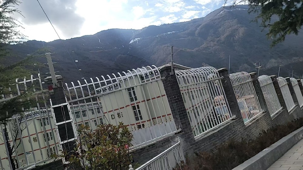 四川成都某機(jī)關(guān)單位倉(cāng)庫張力電子圍欄案例